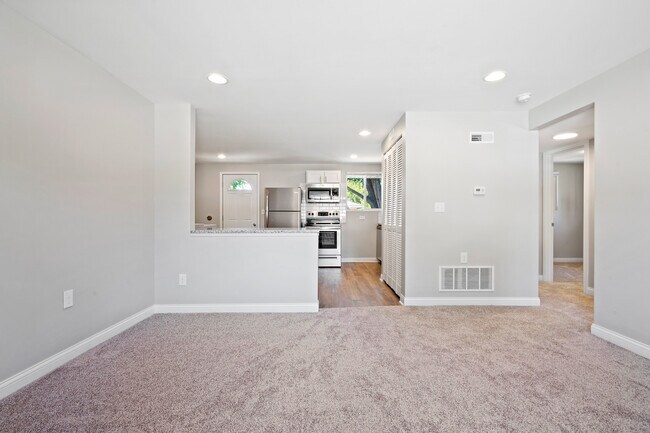 Building Photo - 135 Walnut St