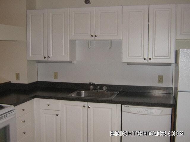 Foto del edificio - 144 N Beacon St