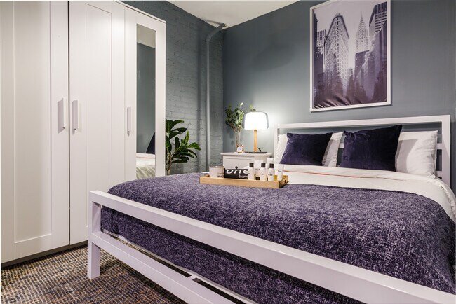 Building Photo - 519 E 5th St