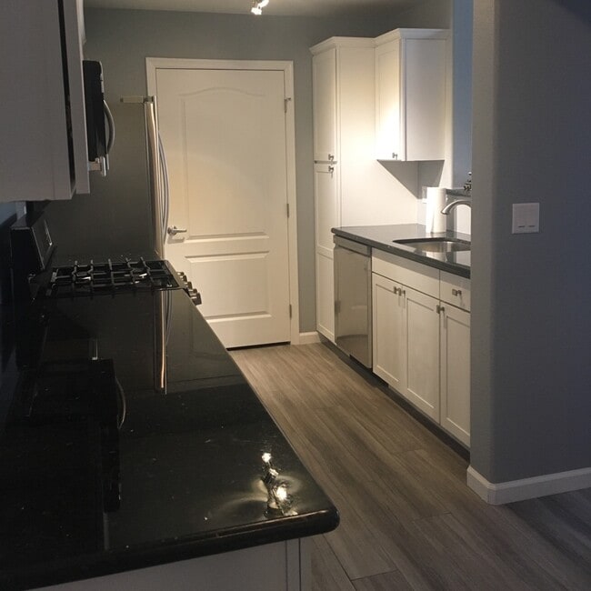 Foto del edificio - Stylish Upgraded One-Bedroom Condo in a Ga...