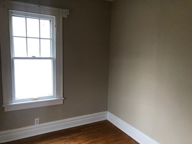 Building Photo - 314 N Cass Ave