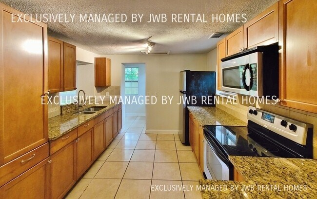 Building Photo - 4231 Spring Park Rd