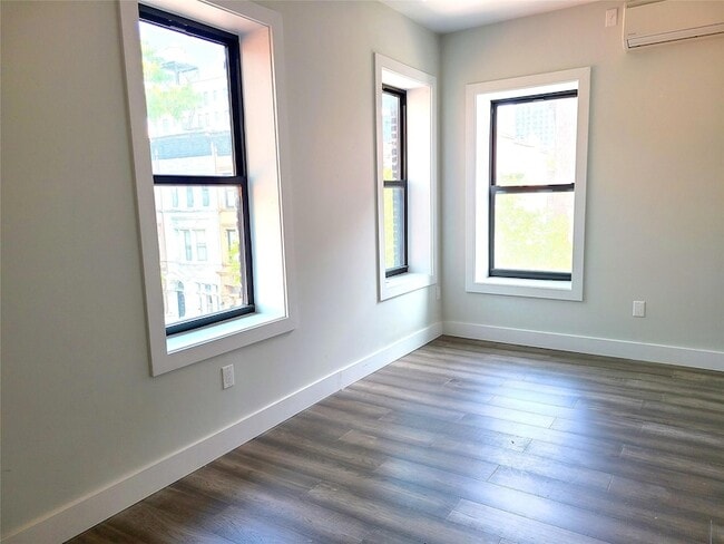 Building Photo - 239 Lenox Ave