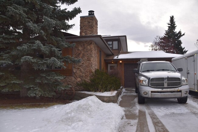 Building Photo - 9813-9875 75 Ave