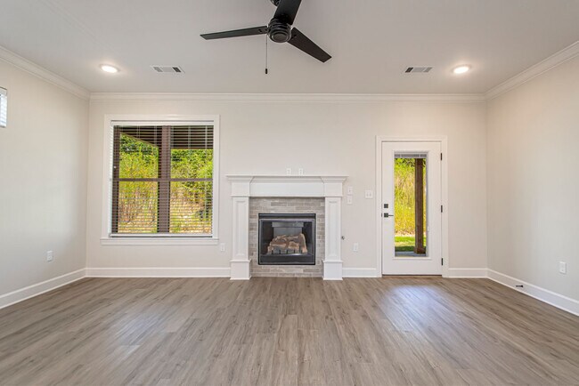 Building Photo - 220 Kanis Ridge Dr