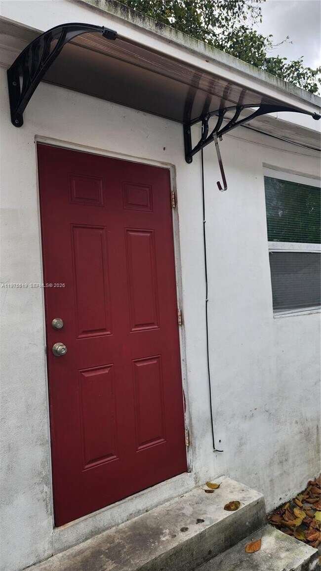 Building Photo - 1726 SW 25th Ave