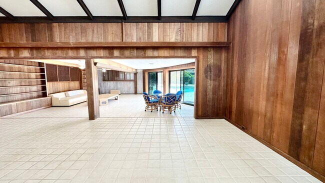 Foto del edificio - Prestigious Wailupe Circle - 5 BD/3.5 BA +...