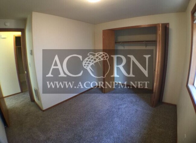 Foto del edificio - 6708 Camellia St