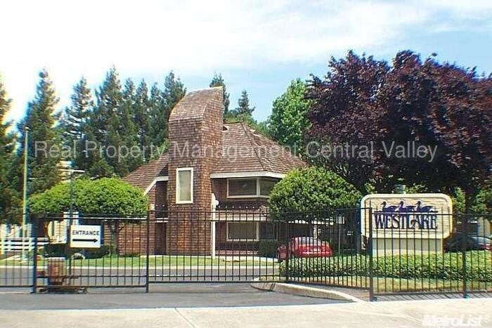 Foto principal - 1645 Pyrenees Ave
