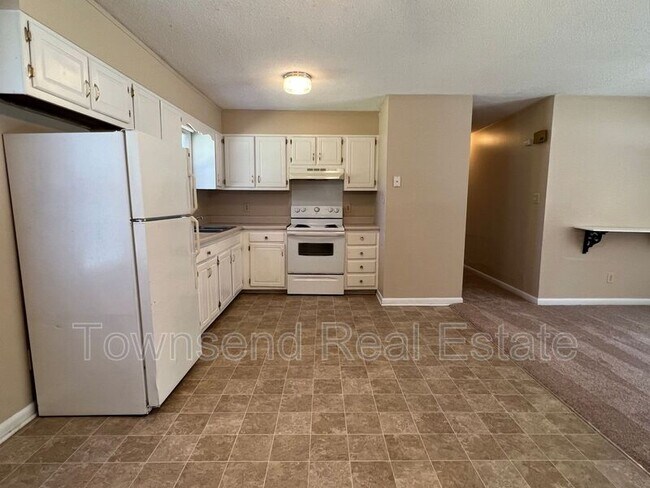 Building Photo - 5675 Livingston Dr