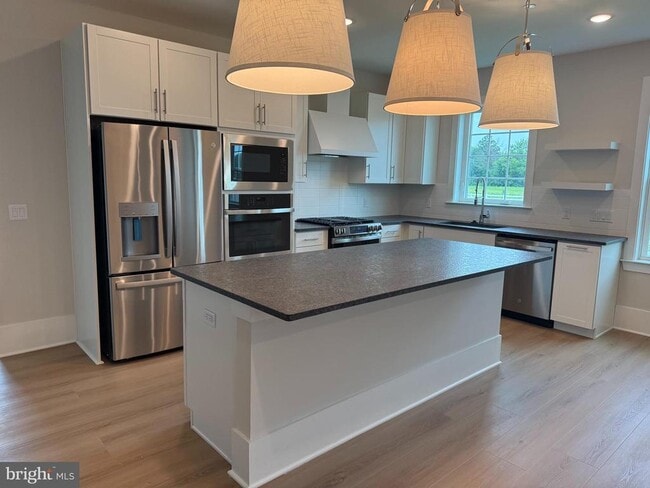 Building Photo - 1404 Justin Dr