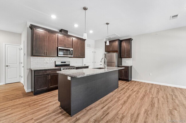 Foto del edificio - 226 Tower Ridge Cir