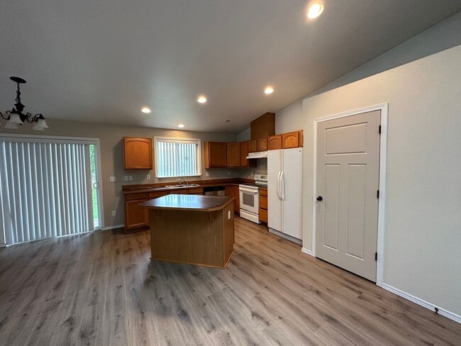 Building Photo - 4284 Sweet Rd