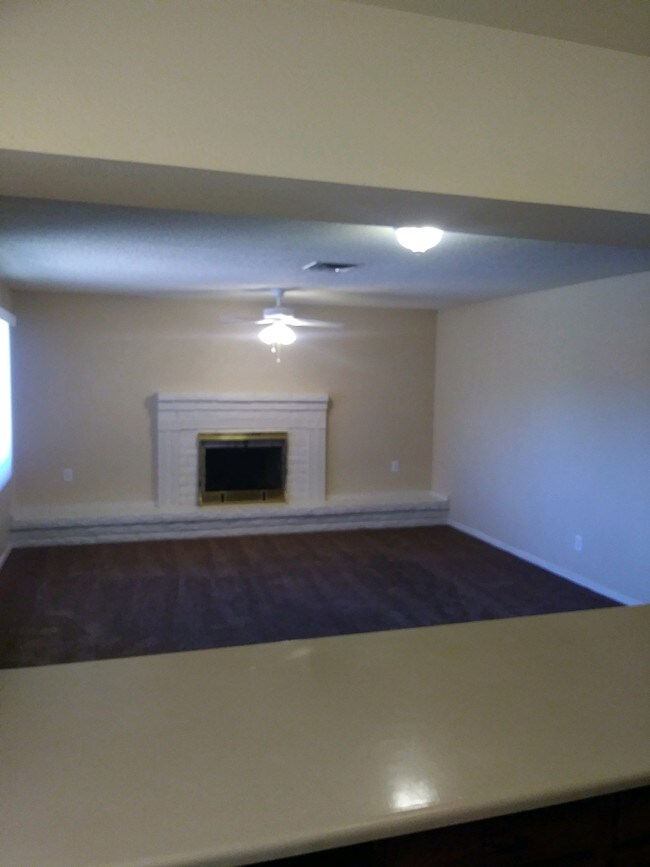 Building Photo - 408 E Viola St