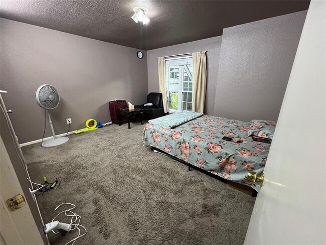 Foto del edificio - 6606 De Moss Dr