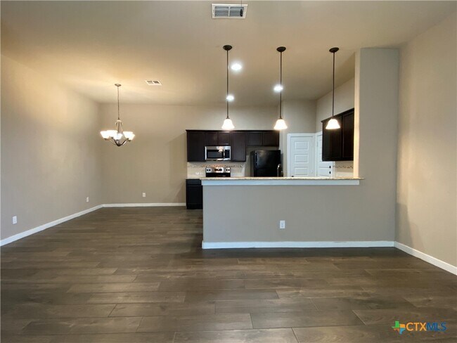 Foto del edificio - 2213 Avery Village