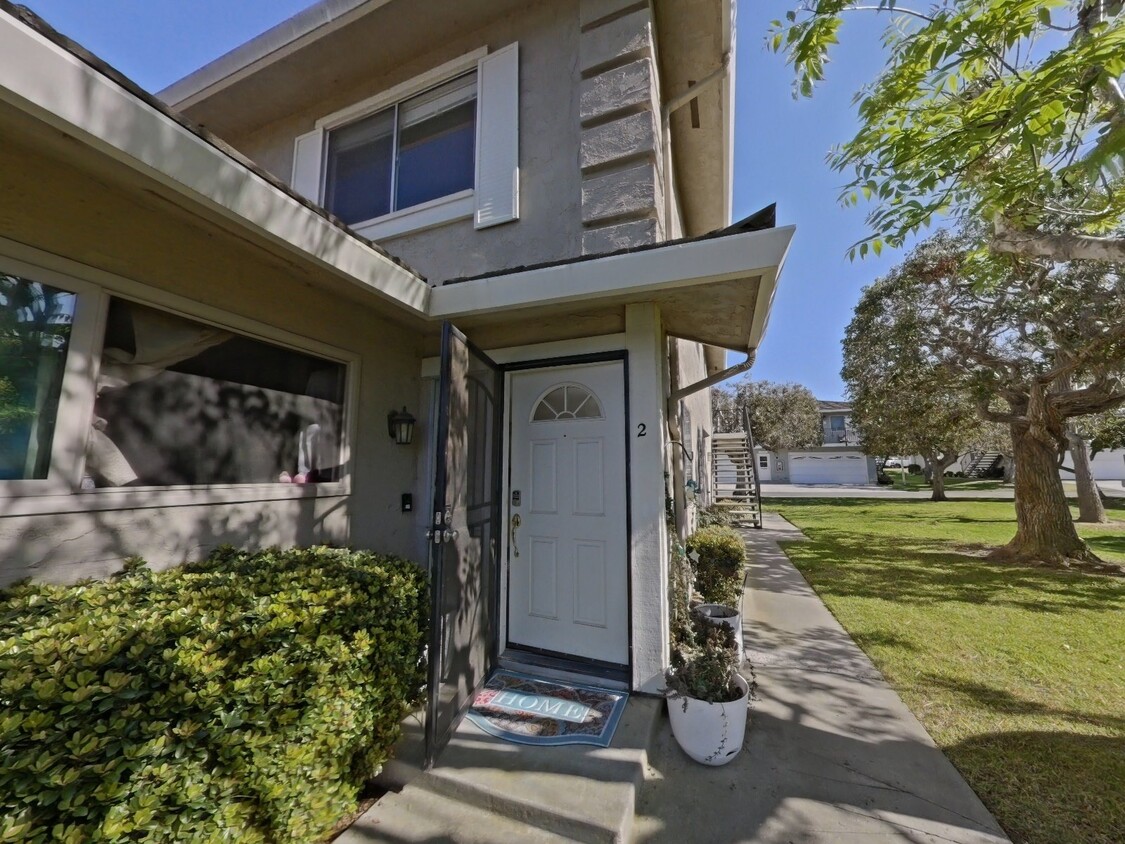 Foto principal - 2-Bedroom Townhome in Carpinteria – Pool, ...