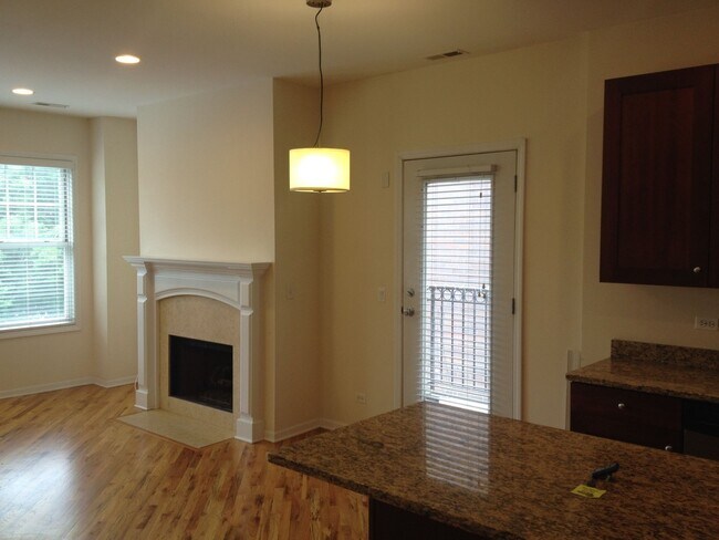 Foto del edificio - 1528 W Greenleaf Ave