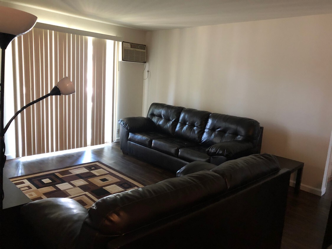Foto principal - 2284 W Nichols Rd