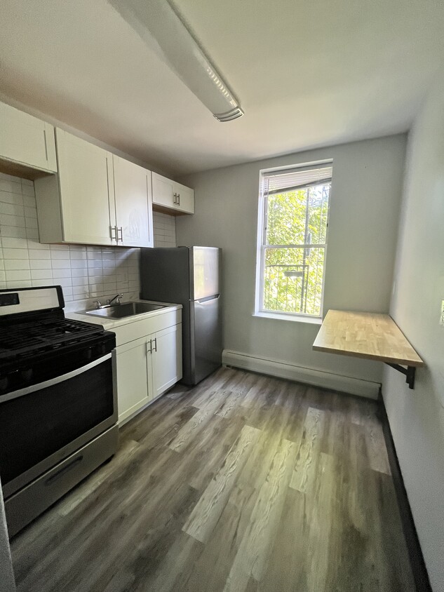 89-91 East 25th St 3 - 90 E 25th St