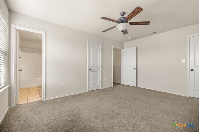 Foto del edificio - 570 Creekside Cir