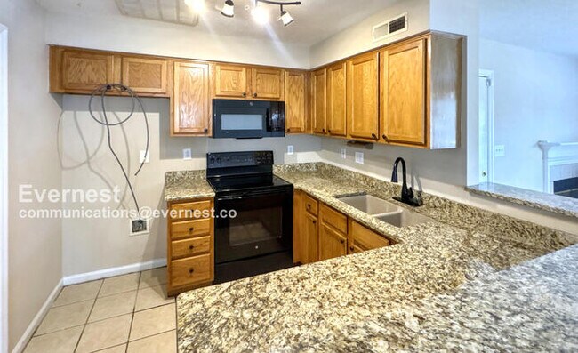 Foto del edificio - 319 Waters Edge Ln
