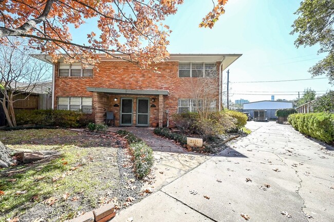 Building Photo - 2821 Eastgrove Ln