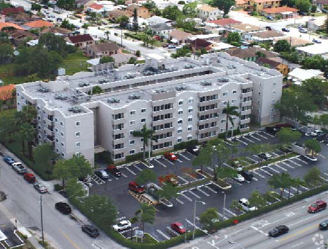 Foto del edificio - Poinciana Grove