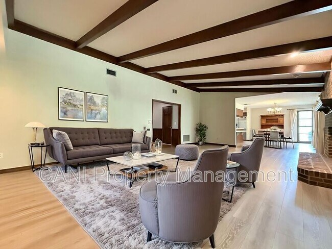 Foto del edificio - 733 Westchester Dr