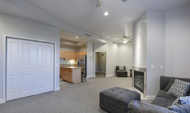 Foto del edificio - 446 N Campbell Ave