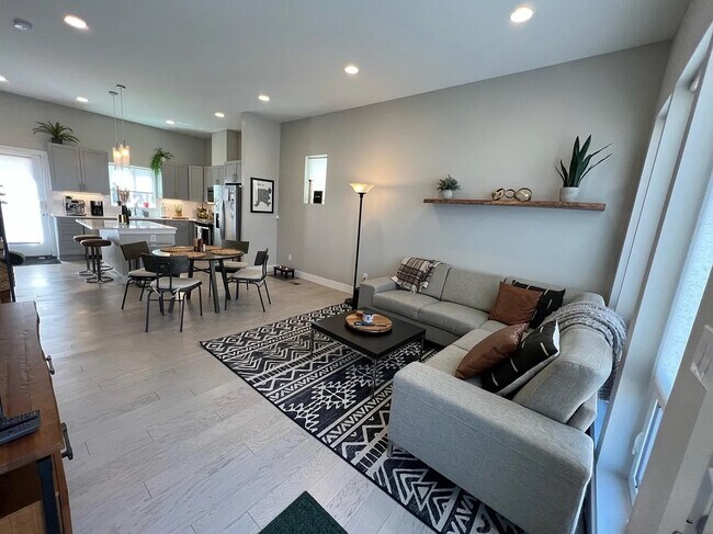Living Room - 2860 W Parkside Pl