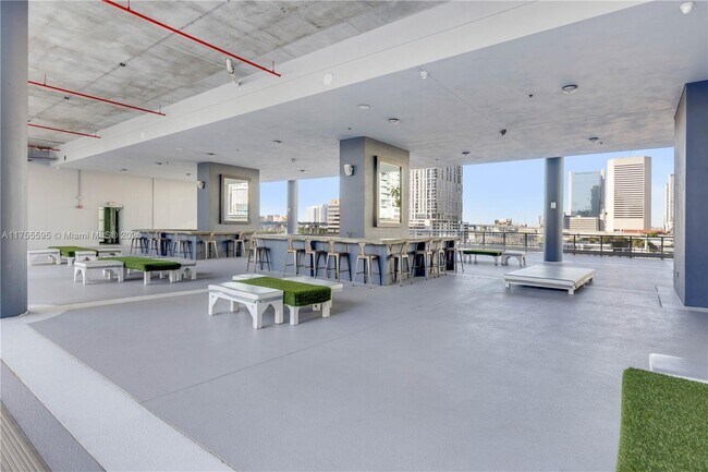 Foto del edificio - 690 SW 1st Ct