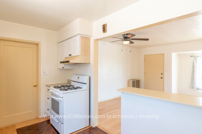 Building Photo - 3 Bedroom, 2 Bath House with Large Backyard
