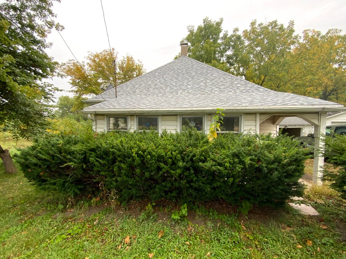 Primary Photo - 19 Brewer Rd