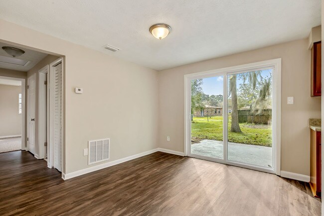 Building Photo - 4516 Key Woodley Dr S