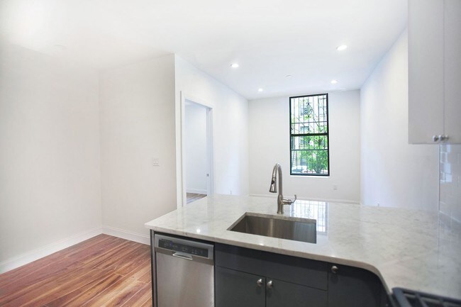 Building Photo - 56 E 130th St