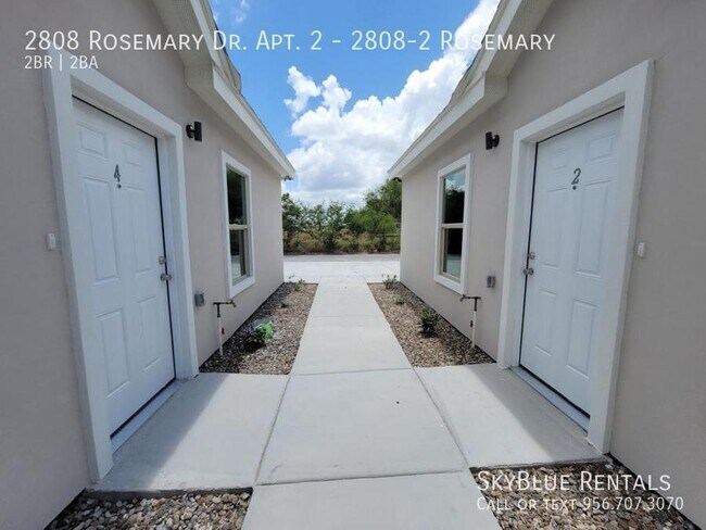 Foto del edificio - 2808 Rosemary Dr