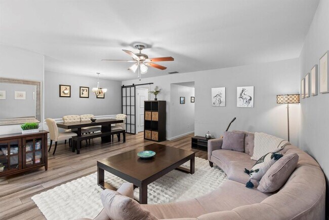 Foto del edificio - 10328 Briar Forest Dr