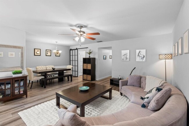 Building Photo - 10328 Briar Forest Dr