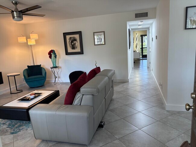 Foto del edificio - 7233 Ashmont Cir