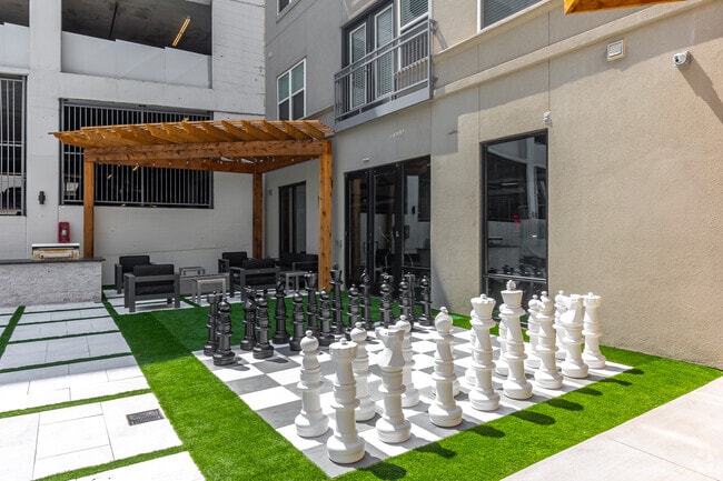 Outdoor Games - Lennox at West Village
