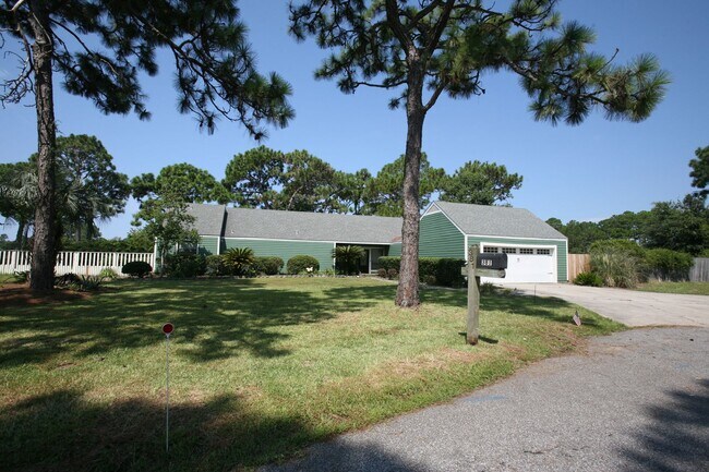 Foto del edificio - Spectacular 3 bedroom / 2 bath Single Fami...