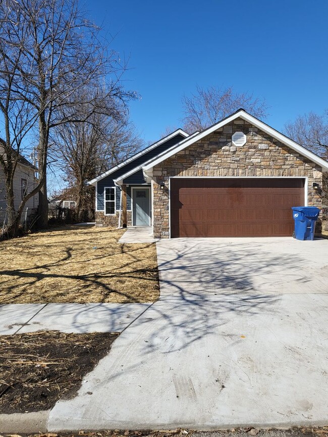 Building Photo - Brand new 3 bedroom, 2 bath house in Webb ...