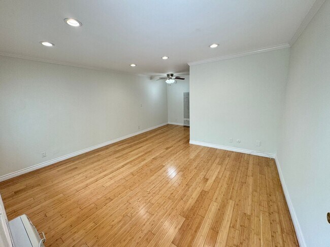 Foto del edificio - 10876 Palms Blvd