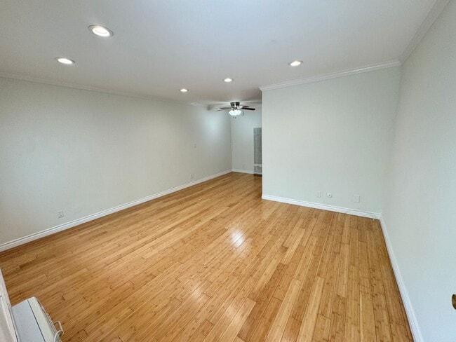 Building Photo - 10876 Palms Blvd