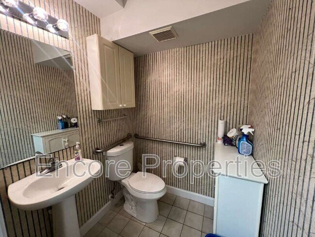 Foto del edificio - 1330 SE Maynard Rd