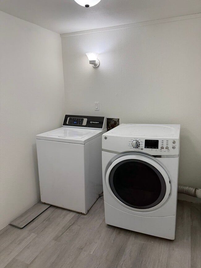 Foto del edificio - 3 Bedroom on large lot