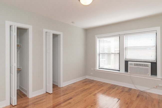 Building Photo - 553 W Arlington