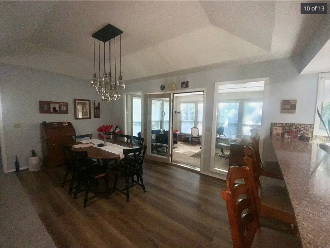 Foto del edificio - 12 Sunderland Dr