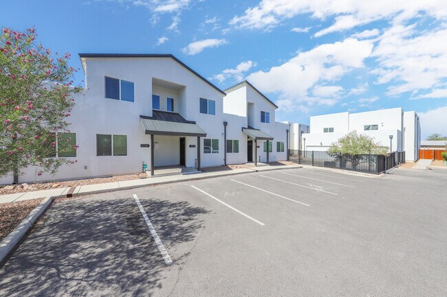 Building Photo - 3732 E Mercedes Ct